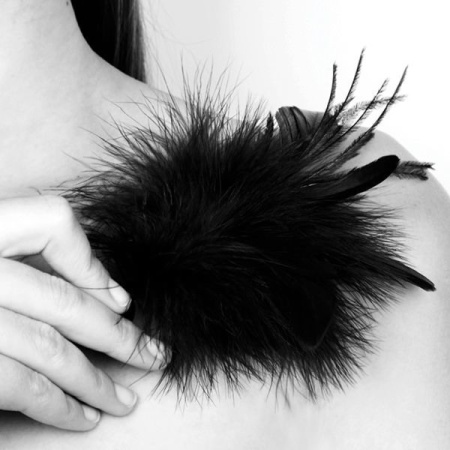 Метелочка Bijoux Indiscrets Pom Pom - feather tickler || 