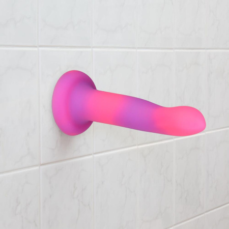 Светящийся в темноте фаллоимитатор ADDICTION Rave 8″ Glow in the Dark Dildo Pink Purple, 20,3 см || 